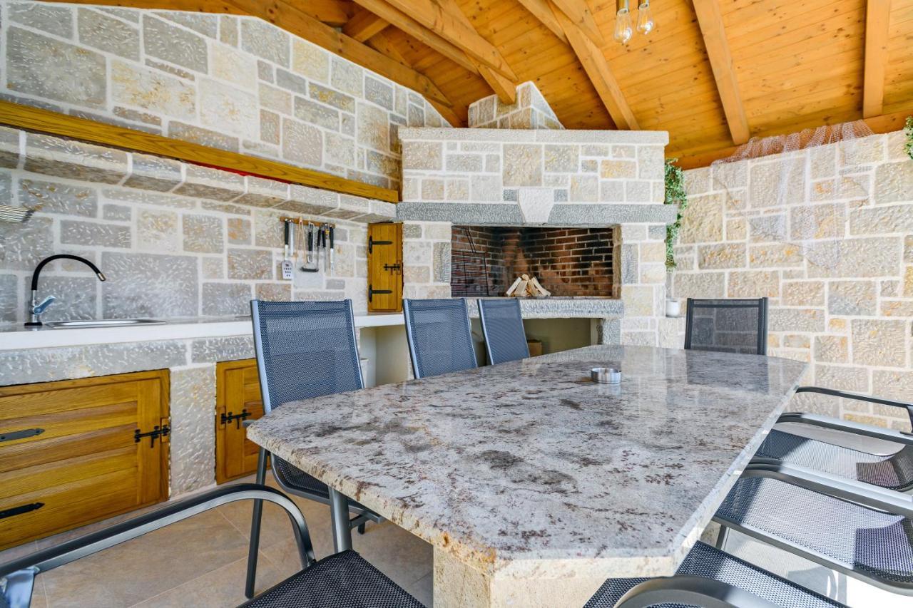 Luxury Stone Villa With Pool - Brisevo Eksteriør billede